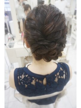 リサ 恵比寿(risa.) 二つ編み込みのルーズアップ