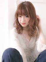 ルティア(Lutia)&nbsp;厚めバング ベージュカラー ゆるふわウェーブ