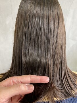 ティティ(TiTi) ボリュームダウン艶トリートメントカラー[TiTi_福田りの]