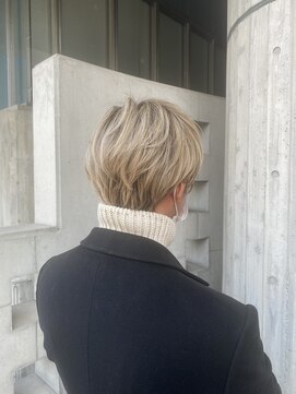 リバレッジ 広尾(Leverage) 白髪ぼかしブロンドショート