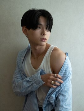 ララルーモ(LaLarOomo) 韓国風ウェット黒髪センターパート