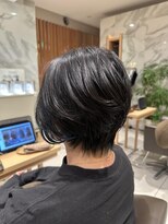 キャリ(CALI) 上品な毛流れのショート