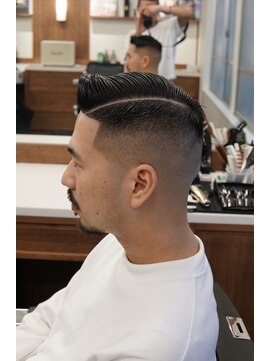 ザ チョップ ショップ ハラジュク(THE CHOP SHOP HARAJUKU) サイドパート/原宿バーバー/渋谷バーバー