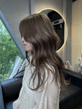 ジゼル(GiseL) 海外風レイヤーカットxオリーブベージュ