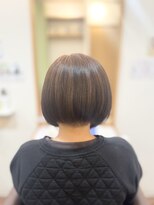 ヘアー グリーン(hair green) 首元すっきり、まとまりと艶を楽しむ上品ボブ
