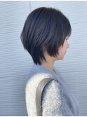 アンニュイなオリーブカラーのショートウルフヘア◎