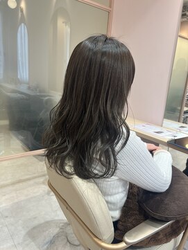 冬におすすめ☆ツヤ感たっぷりなグレージュカラー