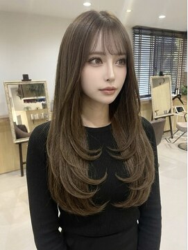 チオ(Chio) 顔周りのレイヤーカットで憧れの韓国風ロングヘアに！