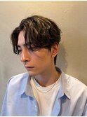 無造作センターパートスパイラルパーマニュアンスパーマ