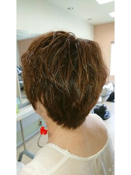 ヘアーサロンかわて ゆるウェーブショート