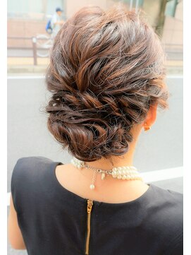 デコヘアー キートス(DECO HAIR kiitos) ロープ編みのシニヨンスタイル