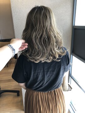 ダム(DaM) バレイヤージュカラー