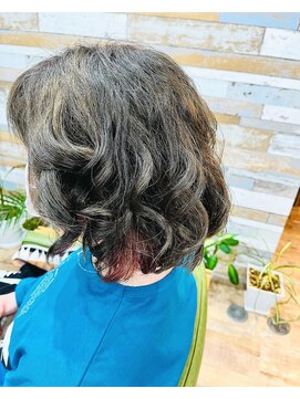 ハウオリ ヘアーワークス(Hauoli hair works) ターコイズカーキ×パープルマゼンタ、インナーカラー