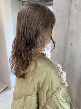 エウペ 渋谷(WEUPE) 斜めバング/グレージュカラー/デザインカラー/シルキーベージュ