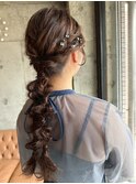 お呼ばれヘアセット編み下ろしローポニーテール結婚式二次会