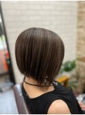 ショートボブ/センターパート/ツヤ髪/グラデーション/イヤリング