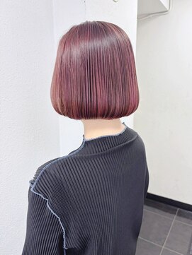 ジェナ(Jena) ハイライトピンクヘアー　ボブ