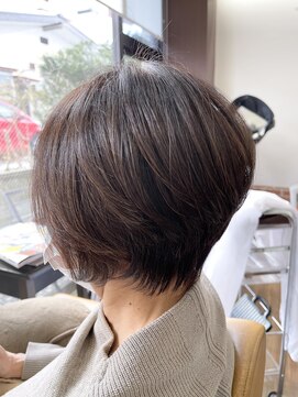 アメリカン ヘアー(American hair) 【American hair】キレイ前下がりショート♪