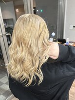 ヴィフ 大船(VIF)&nbsp;ハイトーンカラー/透明感カラー/ロングヘア/ツヤ髪スタイル