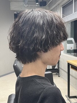 フイ メンズヘア ヨヨギ(Hui men's hair yoyogi) メンズ/アップバング/ツーブロックマッシュ/束感ショート波巻き