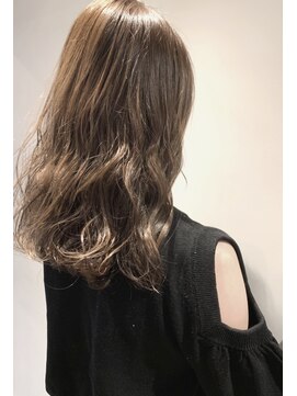 ミルバイアンフィニー(MIL by INFINI) アッシュベージュ×ふわふわロング