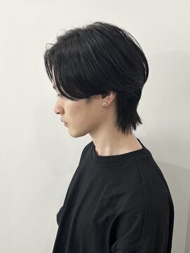 クロト(Clotho) センターパートウルフ/波巻きツイストスパイラルメンズカット