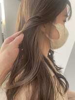 ヘアーメイク スリー(Hair Make 3) さりげないイヤリングカラーでベージュカラー