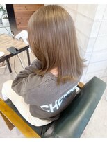 イル(ill)&nbsp;ベージュカラー　透明感カラー　ブリーチカラー