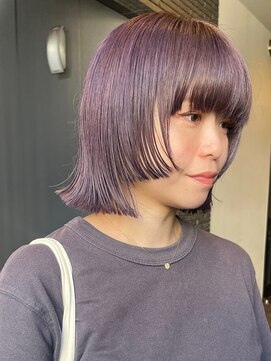 ロティー(loty) ショート ボブ ラベンダーベージュ ブリーチ ハイトーン 20代