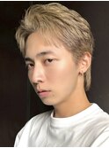 渋谷メンズブリーチカラーミルクティーベージュセンターパート