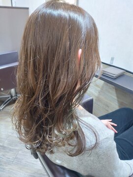 イルミナカラー　光沢感ヌードベージュ