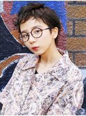 オン眉ベリーショート風ヘア