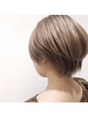 ミルクティーベージュ×大人カワイイショートボブ