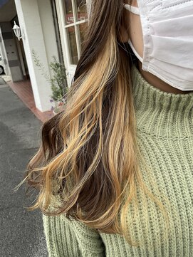 ヘアーエポック(hair epoque) インナーカラーミルクティーベージュ大人可愛いイヤリングカラー