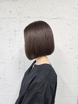 艶と収まりの美シルエットボブ