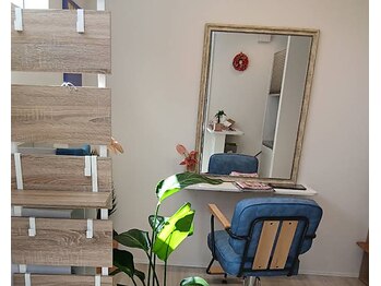 HAIR SALON yuco【ヘアサロン ユコ】の写真/透き通るような透明感カラーで、あなたの美しさ際立つ髪色を叶えるサロンです！