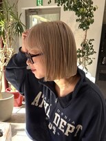 ミルクティーベージュホワイトベージュダブルカラーミニボブ金髪