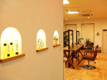 スロウ ヘアー デザイン(THLOW hair design)の写真/温もり感じる雰囲気の店内で、周りを気にせずゆったりとリラックスしたサロンタイムをお過ごしください＊