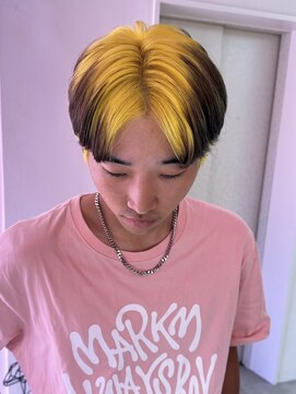 ダズリングディア(Dazzling Deer) イエロー/派手髪/ハイトーン/ベリーショート/フェードカット