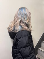 バド(Bud)&nbsp;ホワイトベージュ × ペールブルー