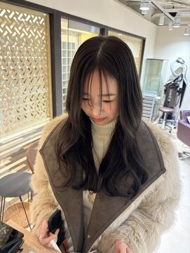 サラジュ 梅田店(SARAJU) saraju オオミ　オリーブグレージュ　ロングレイヤー