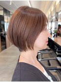横浜西口白髪染めショートヘアタッセルボブミルクティーベージュ