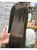 オリーブグレージュ