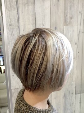 トムキャット(TOM CAT) 【新宿TOMCAT】ホワイトベージュ×ショートグラデーション