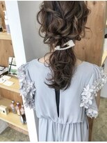 ニド(2do)&nbsp;お呼ばれローポニーアレンジ