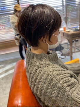 セラ バイ ユーレルム(SerA by U-REALM) もみあげが可愛い☆小顔ショート　担当　佃