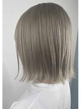 オンザ(ONTHE) ホワイトブロンド　外ハネボブ