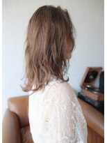 プラスワン(plus+one) 透明感たっぷりフォギーベージュ/センター分けボブ