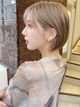 トルネード(TORNADO) 海外ヘア ハイトーン耳掛けボブ プラチナブロンド A0524