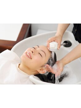 心身を癒すヘッドスパが自慢のサロンで、特別なひとときを過ごしませんか？サルビアでリフレッシュを！